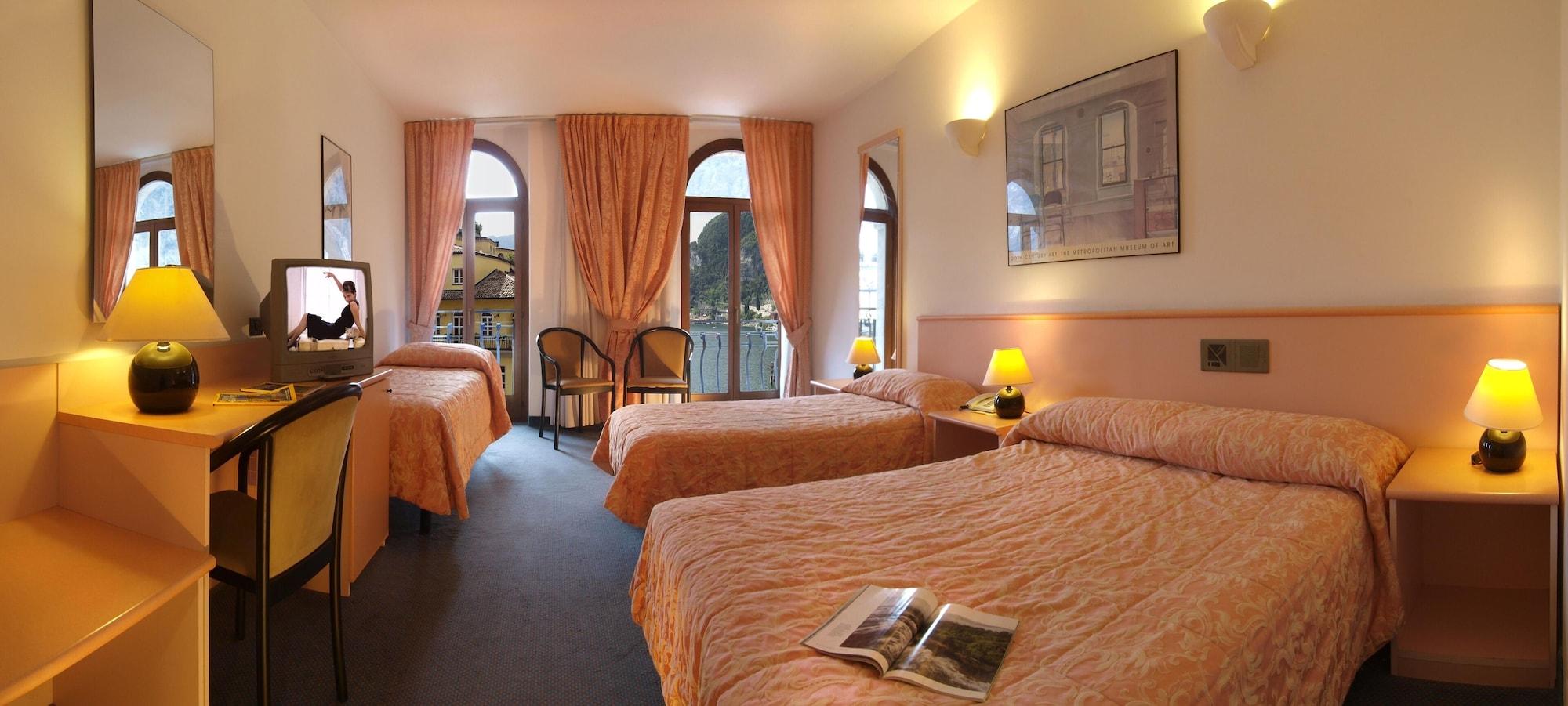 Hotel Centrale リーヴァ・デル・ガルダ エクステリア 写真