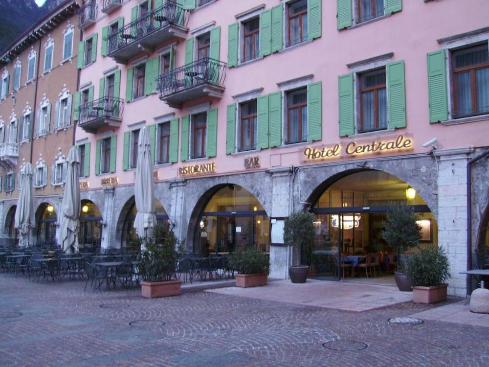 Hotel Centrale リーヴァ・デル・ガルダ エクステリア 写真