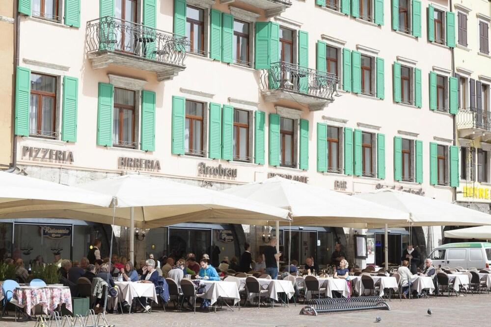 Hotel Centrale リーヴァ・デル・ガルダ エクステリア 写真