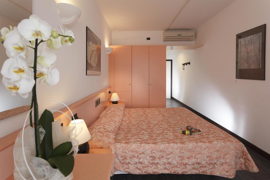Hotel Centrale リーヴァ・デル・ガルダ エクステリア 写真