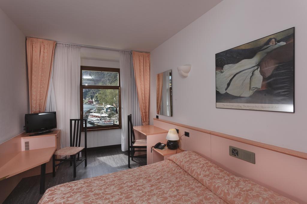 Hotel Centrale リーヴァ・デル・ガルダ エクステリア 写真